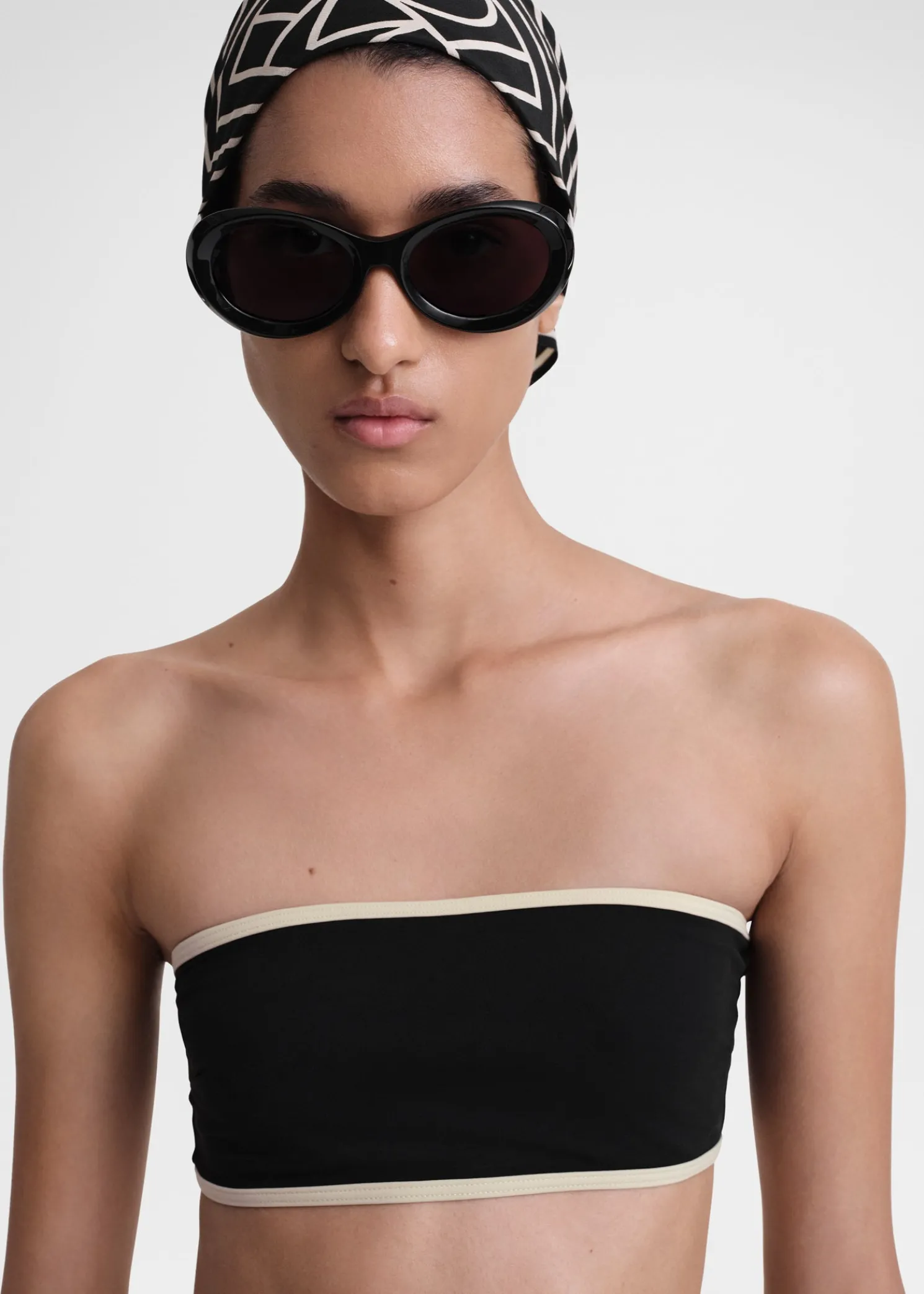 Stripe edge strapless bikini top black