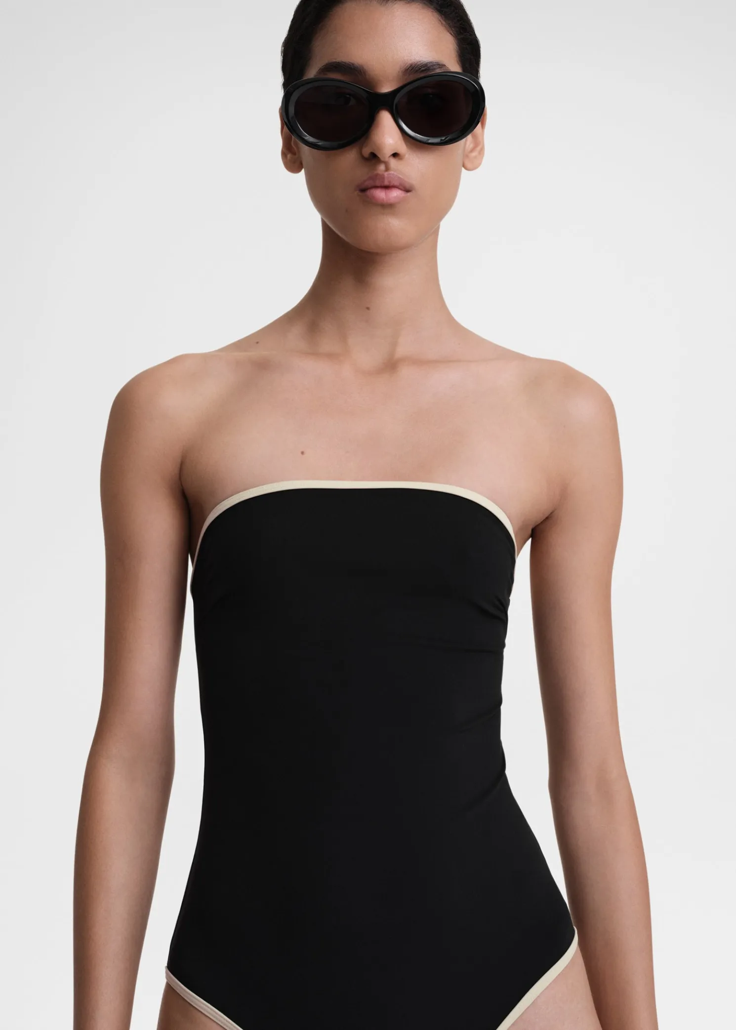 Stripe edge strapless swimsuit black