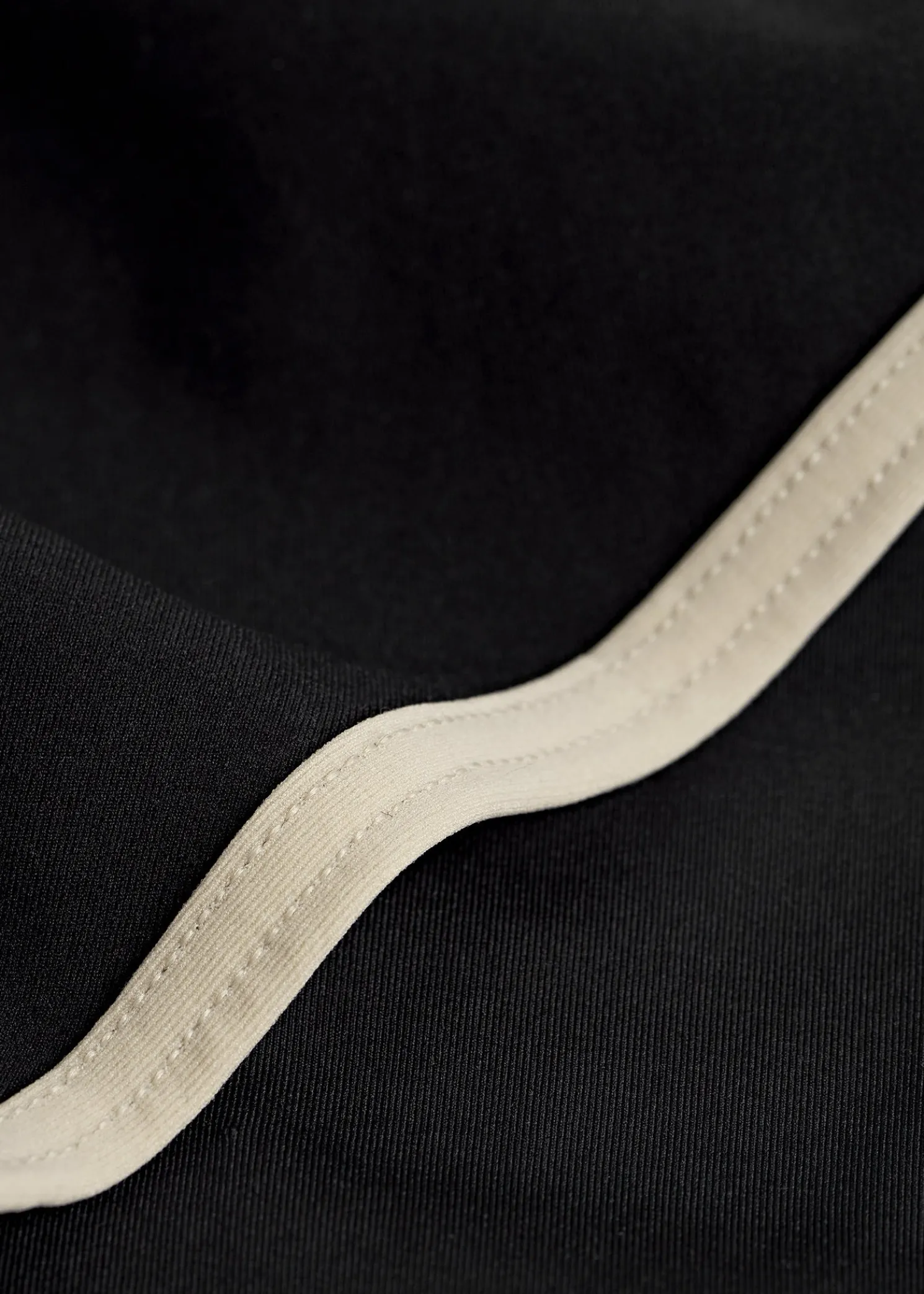 Stripe edge strapless swimsuit black