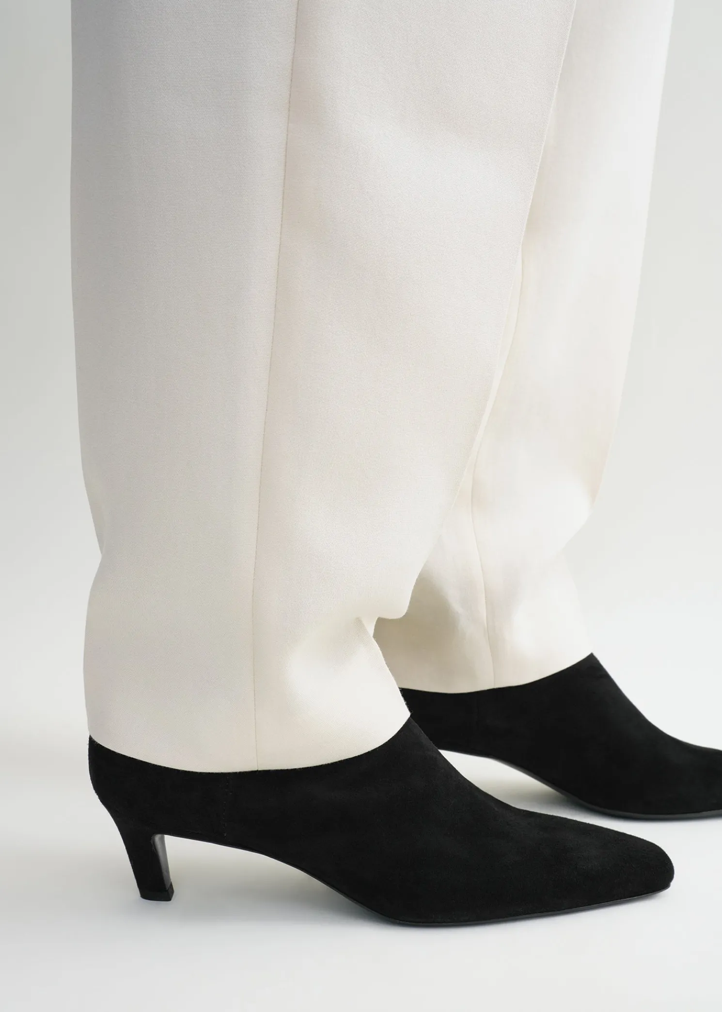 Suede mid-heel boots black