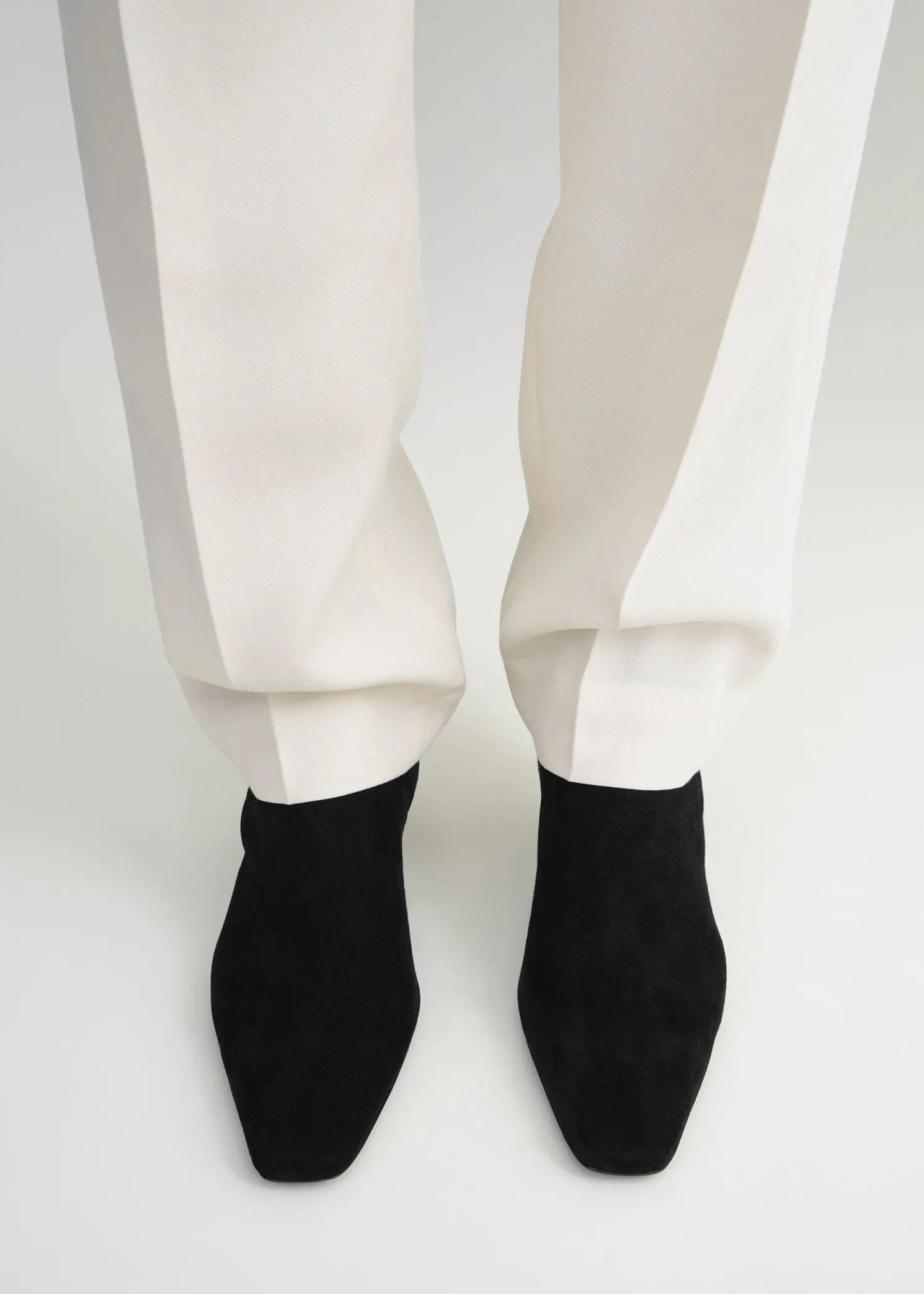 Suede mid-heel boots black