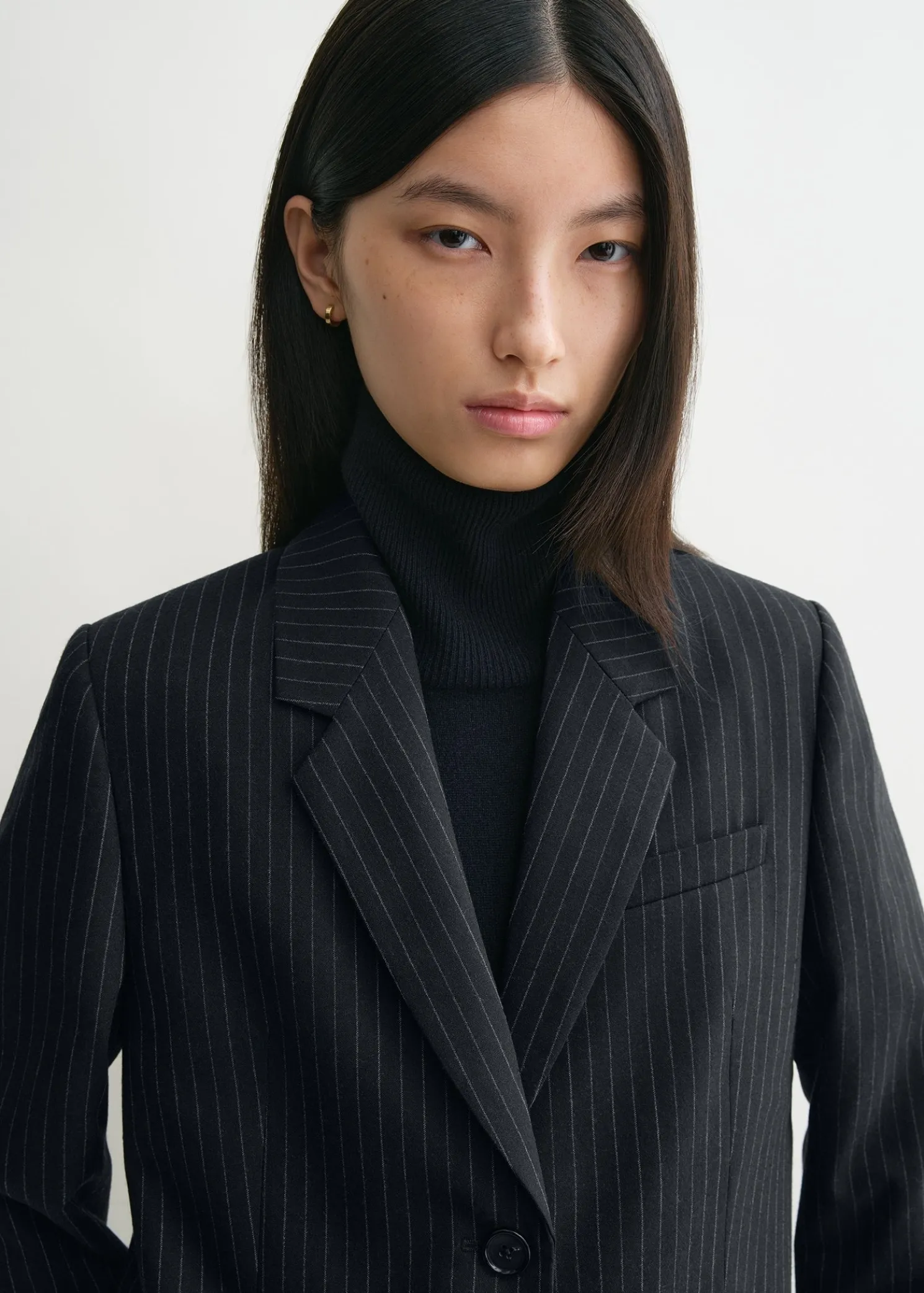 Tailored pinstriped suit jacket navy