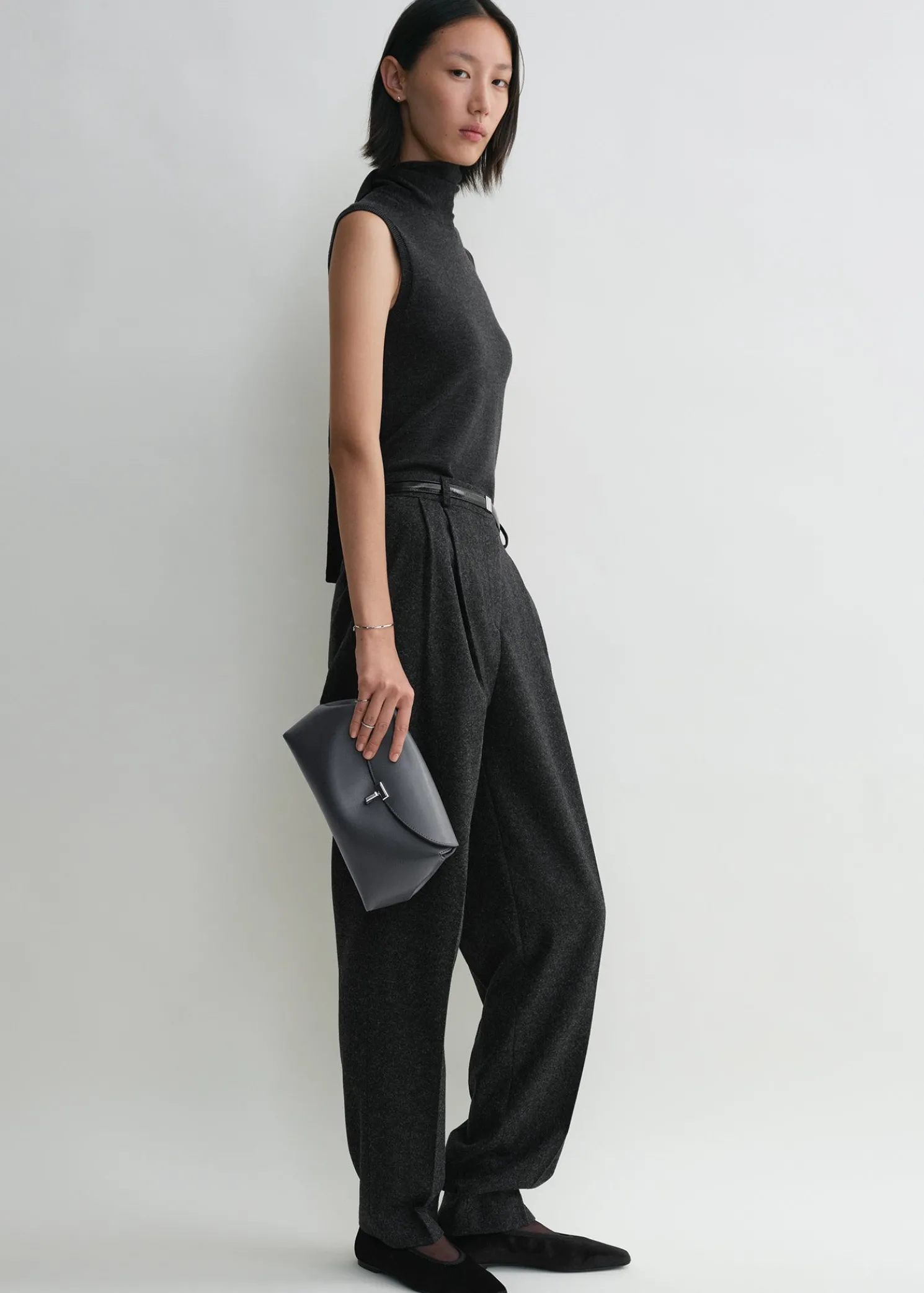 T-Lock leather clutch shark grey