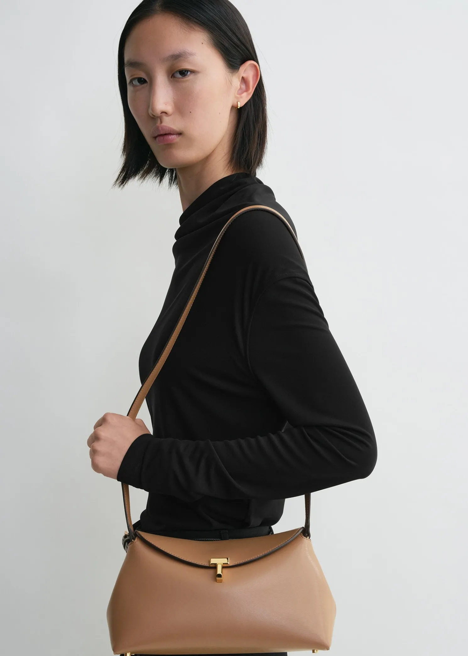 T-Lock leather clutch camel