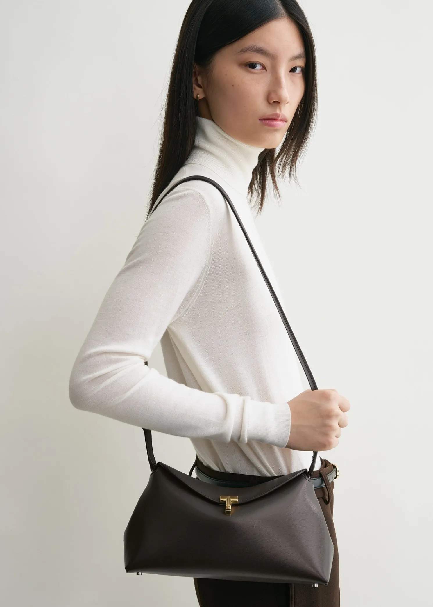 T-Lock leather clutch bark